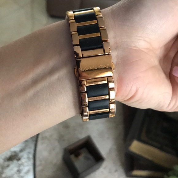 Michael Kors Watch - Picture 3 of 6